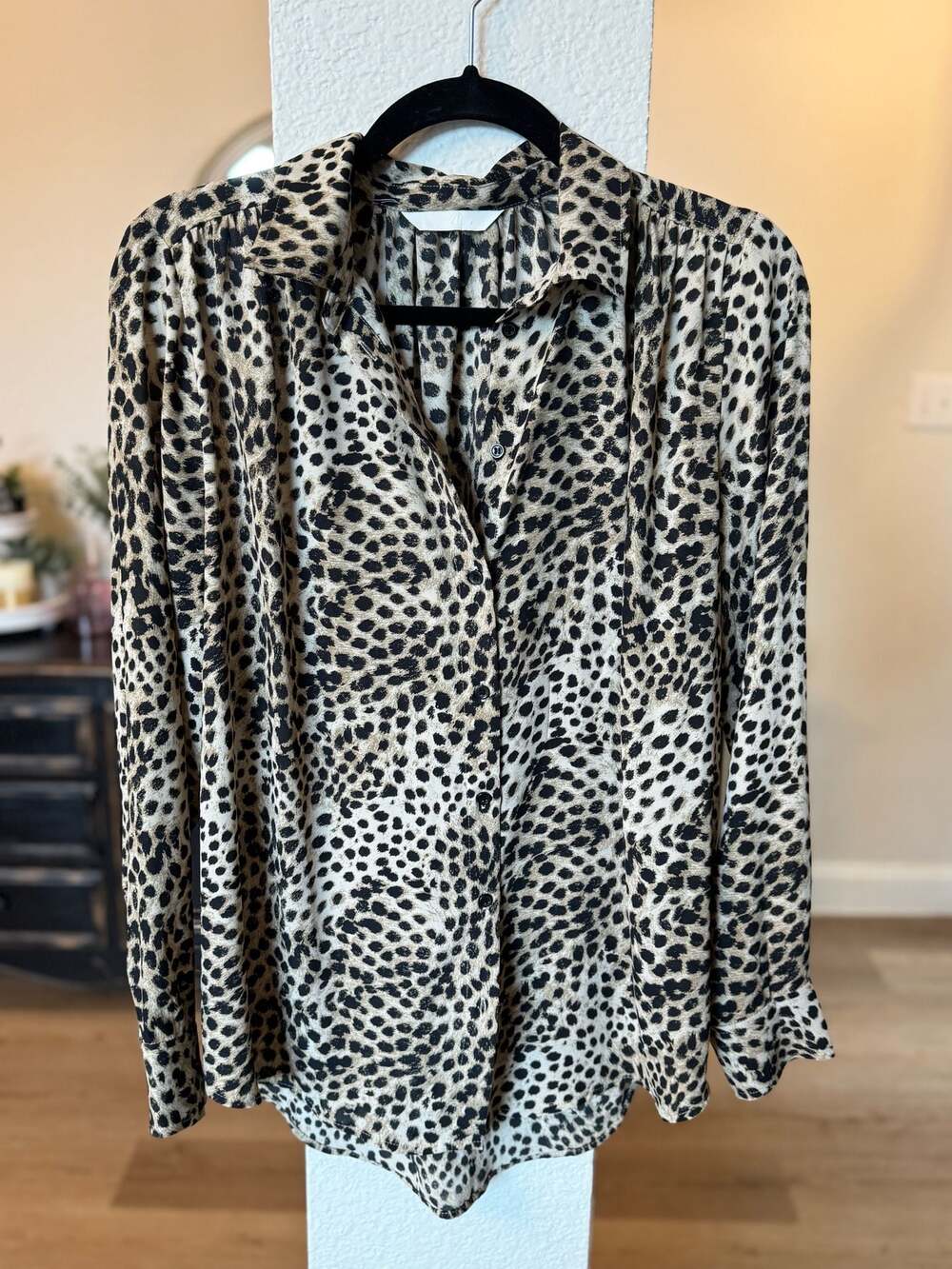 H&M Leopard Print Long Sleeve Button Down Shirt Size L